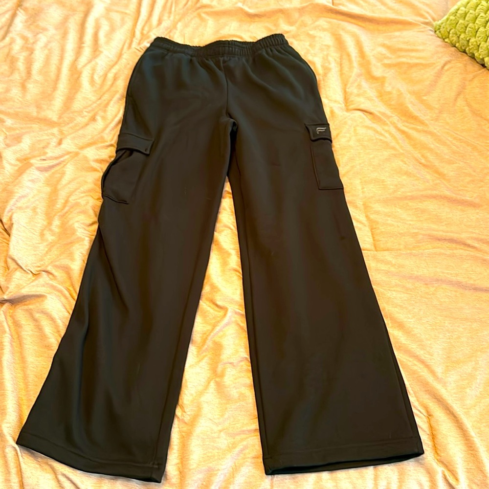 NWT Black Cozy Fleece Wide Leg Cargo Sweatpant (Tall)